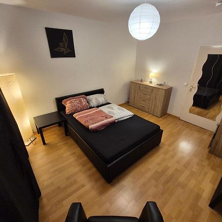 Schoene 3 Schlafzimmer Wohnung Mit 4 Dopplbetten Berlin Exterior photo