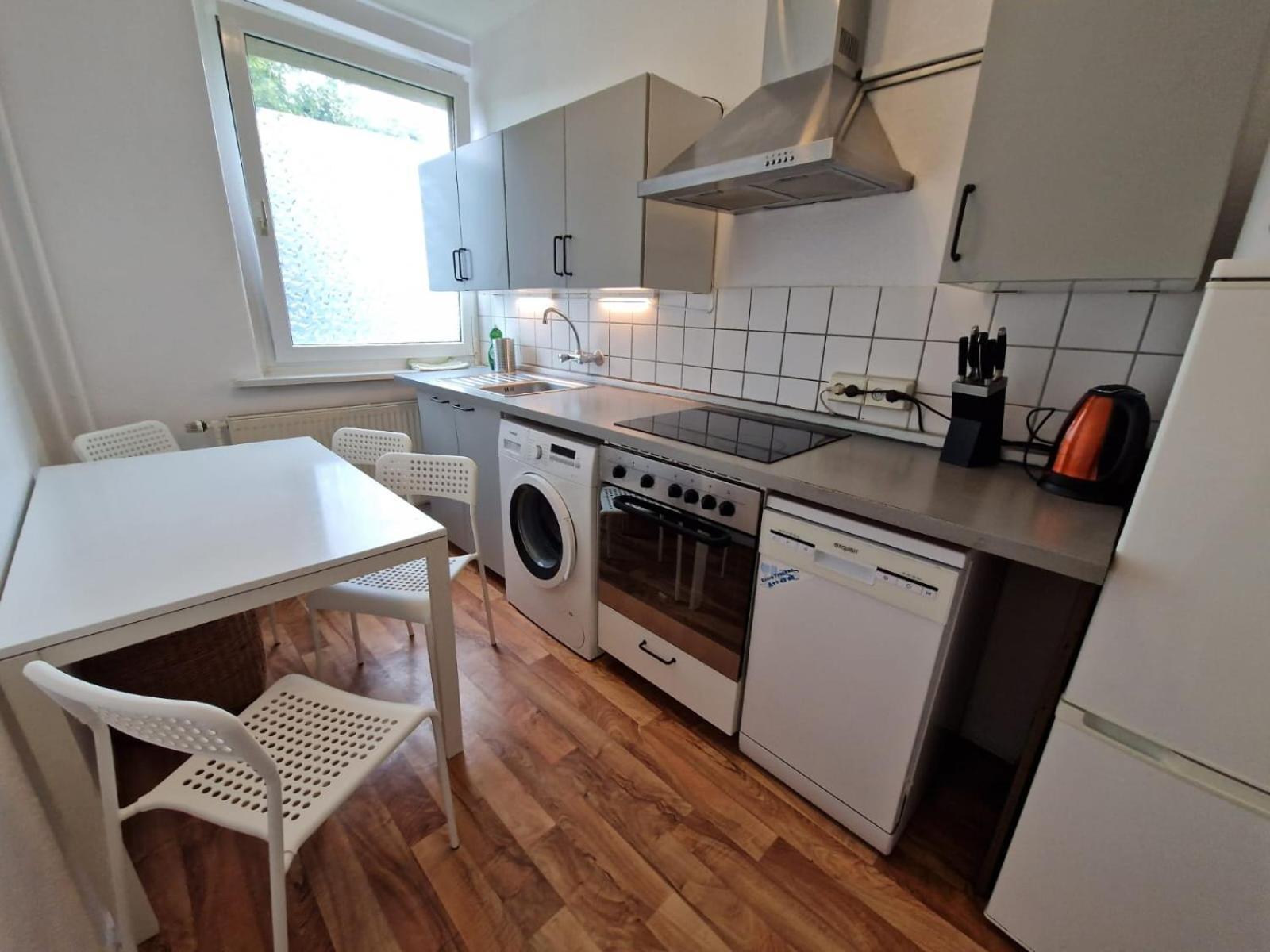 Schoene 3 Schlafzimmer Wohnung Mit 4 Dopplbetten Berlin Exterior photo