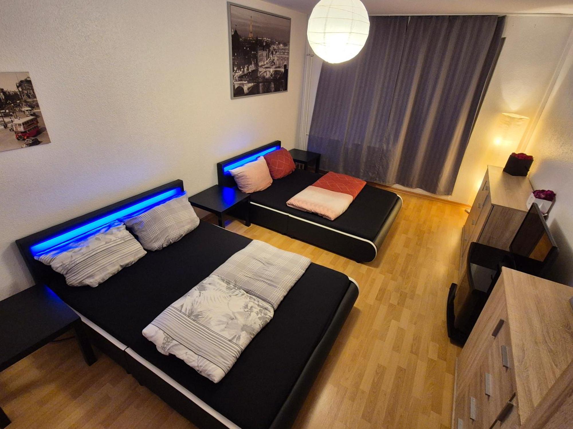 Schoene 3 Schlafzimmer Wohnung Mit 4 Dopplbetten Berlin Exterior photo