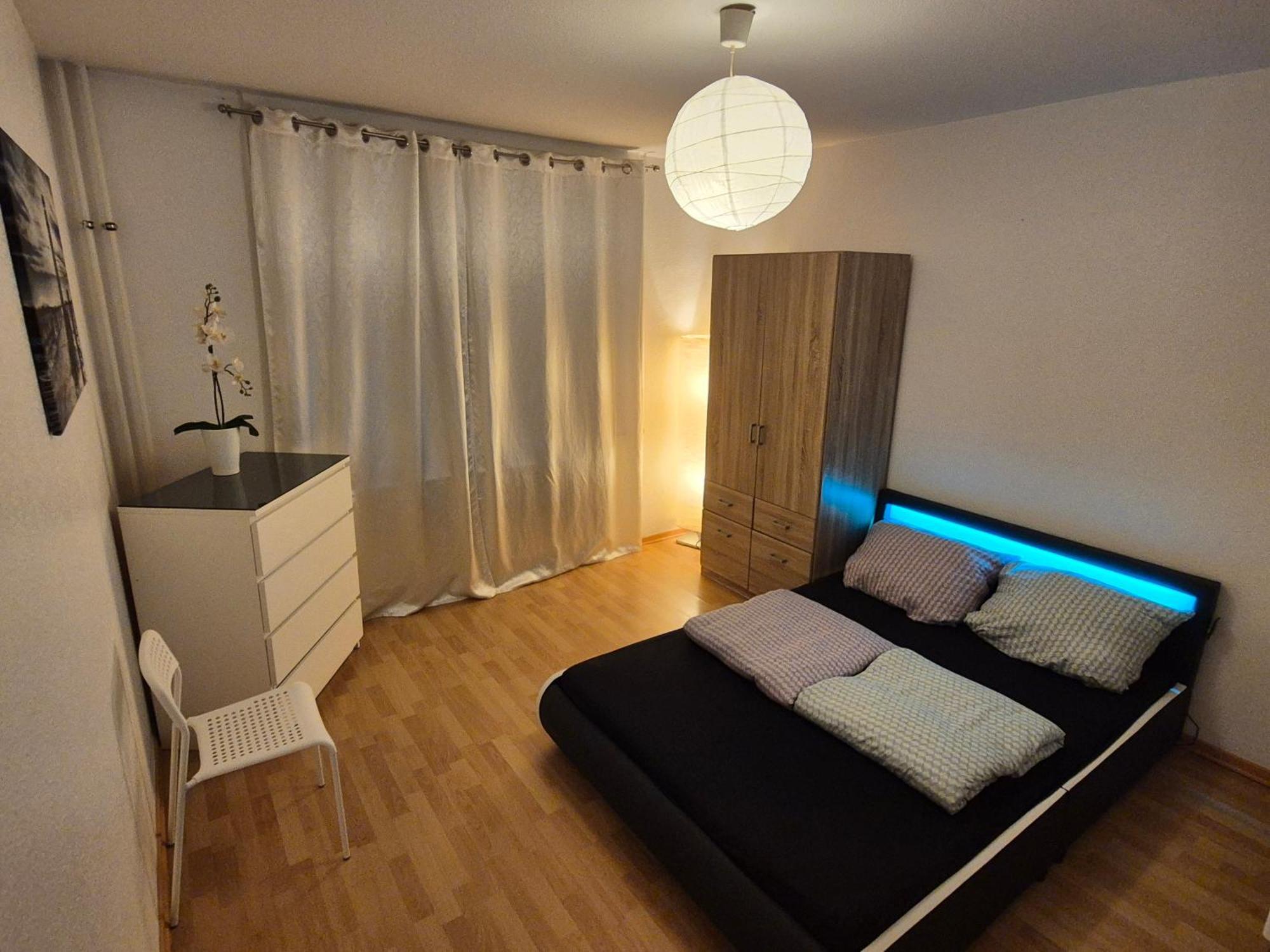 Schoene 3 Schlafzimmer Wohnung Mit 4 Dopplbetten Berlin Exterior photo