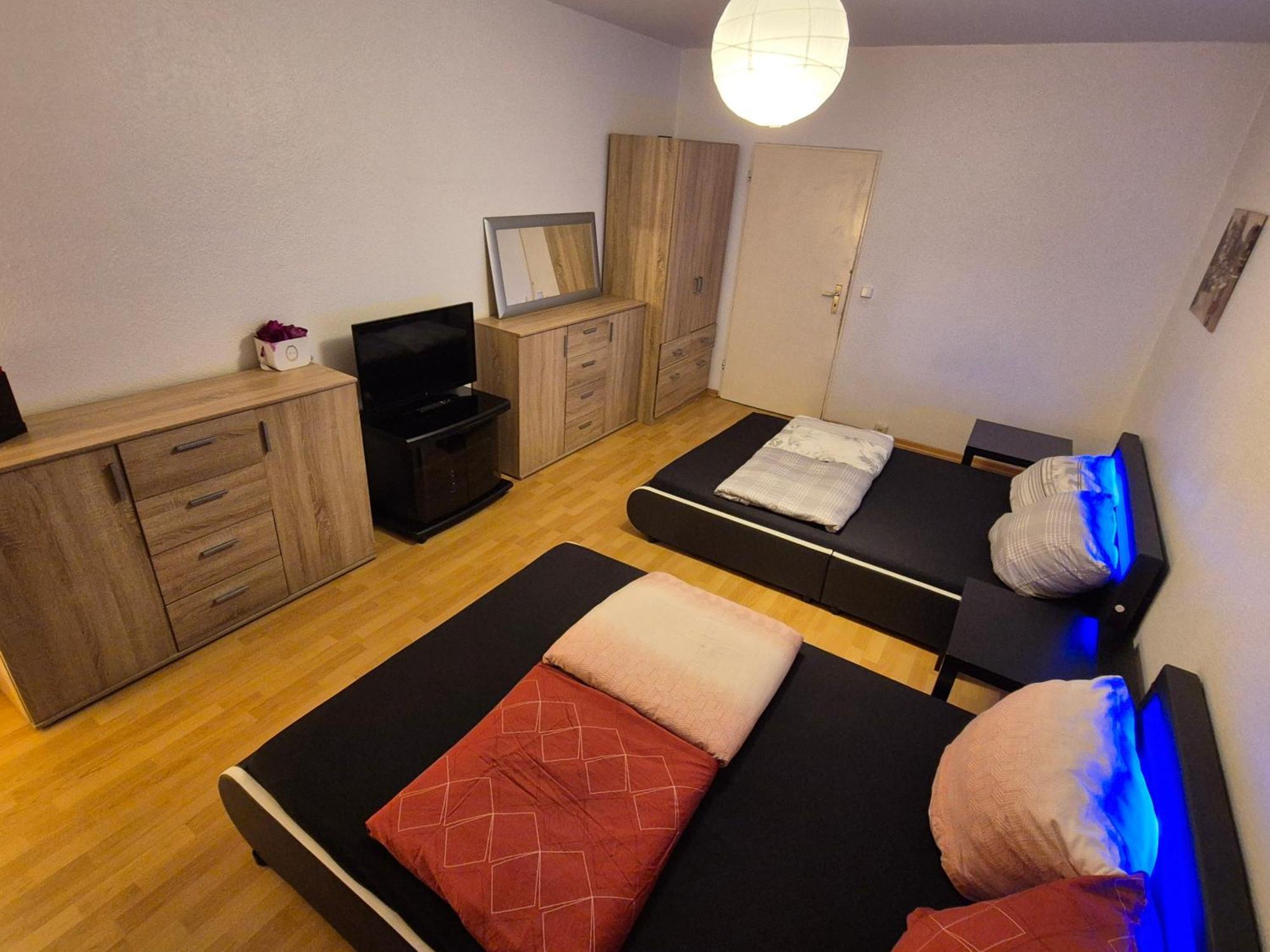 Schoene 3 Schlafzimmer Wohnung Mit 4 Dopplbetten Berlin Exterior photo