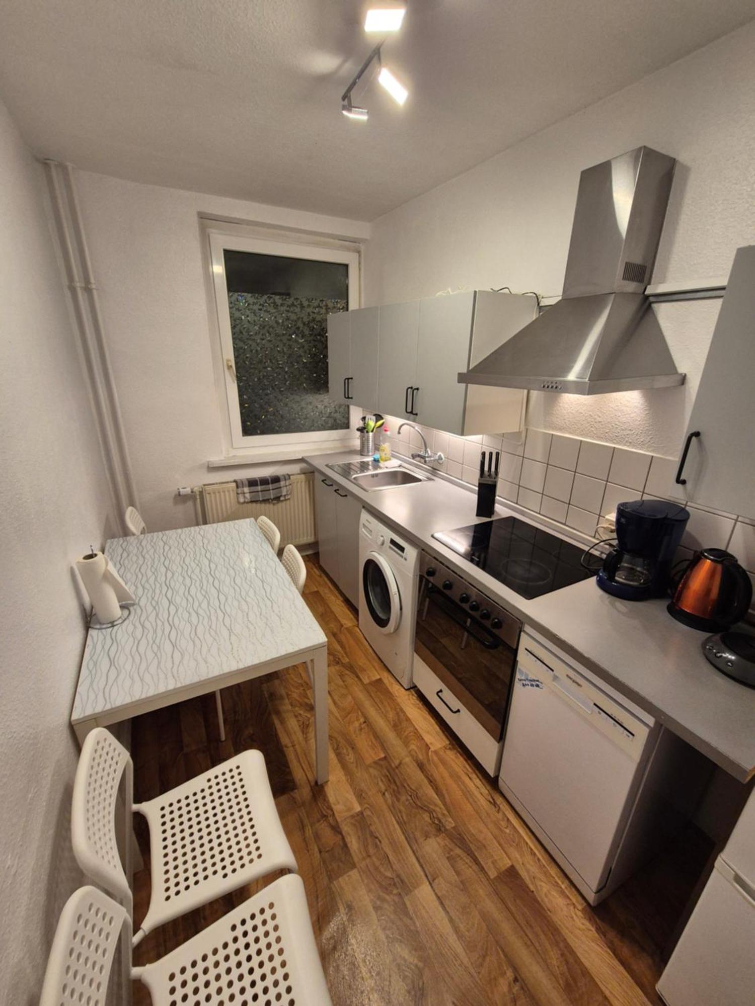 Schoene 3 Schlafzimmer Wohnung Mit 4 Dopplbetten Berlin Exterior photo